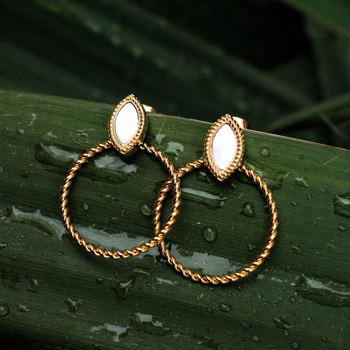 Visual Earrings (White Mother-of-pearl/Gold)