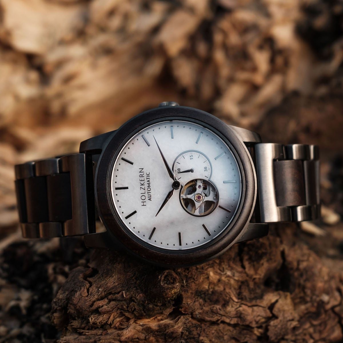 "Manhattan" watch, featuring a maple and marble design with a sophisticated and elegant visual style.