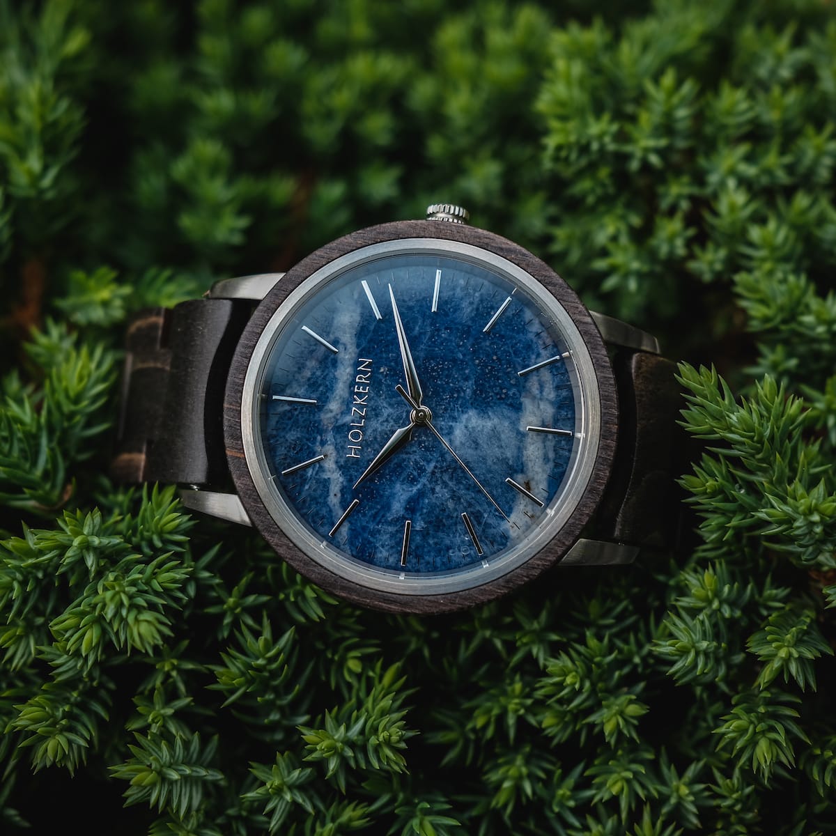 "Immanuel" wristwatch with maple and sodalite elements, showcasing a natural and sophisticated design.