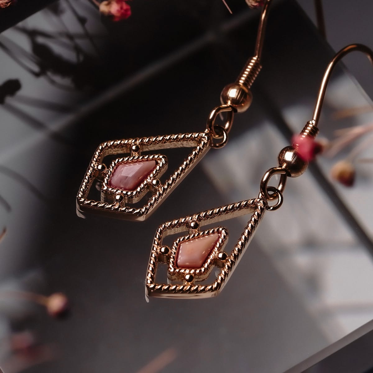 "Daydreamer Earrings", elegant earrings in rose quartz and rose gold, featuring a delicate, geometric style.