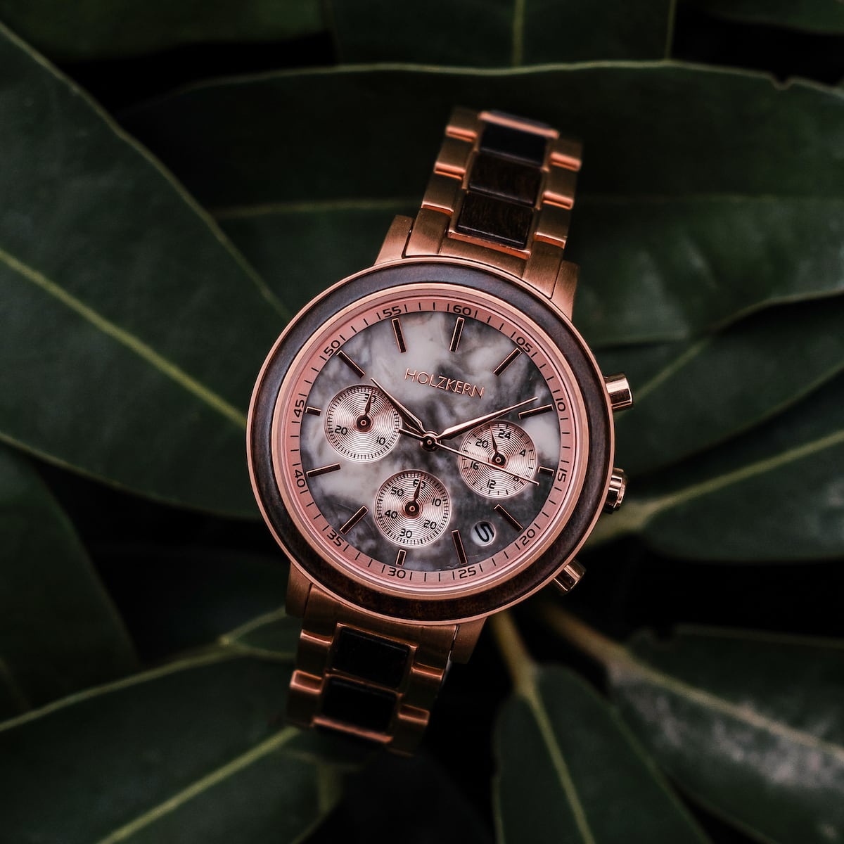 "Calina" watch with a maple and marble design, featuring a stylish metal band and intricate dial details.