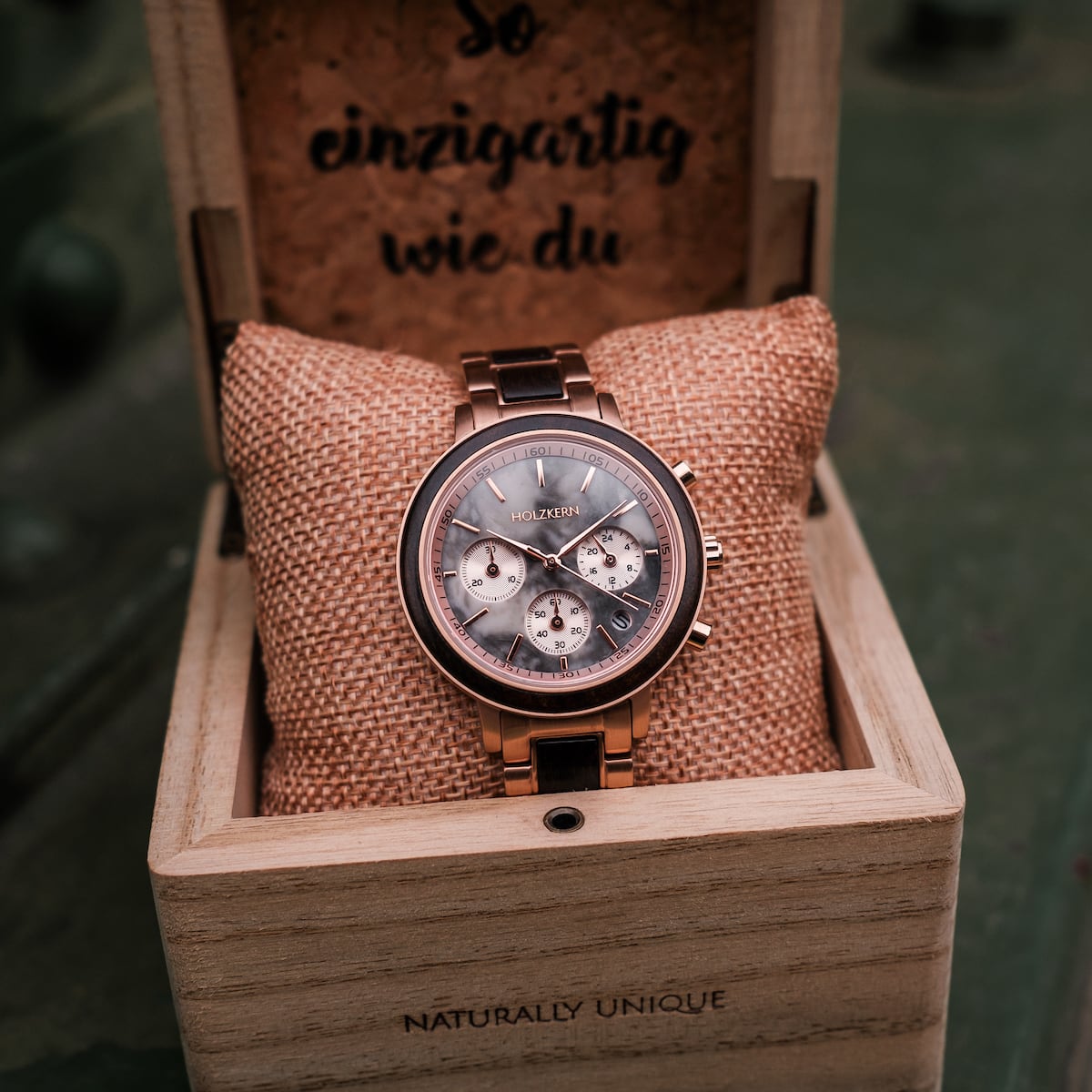 "Calina" watch featuring a classic design with a maple and marble style, elegantly displayed in a wooden box.