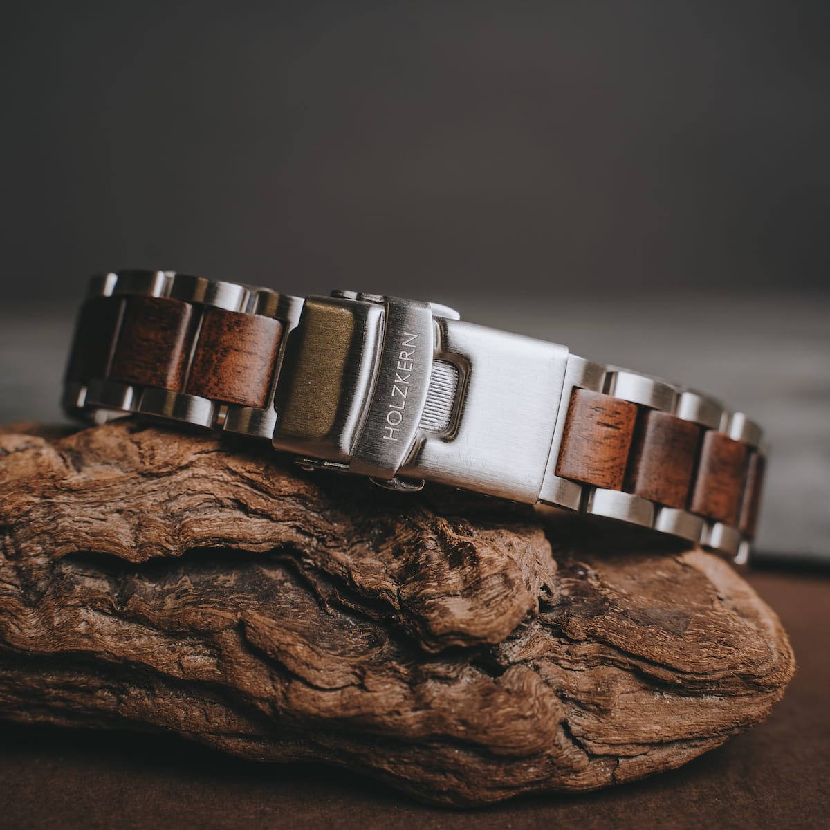 "Gaudí" wristband in walnut wood and metal, rustic and elegant design.
