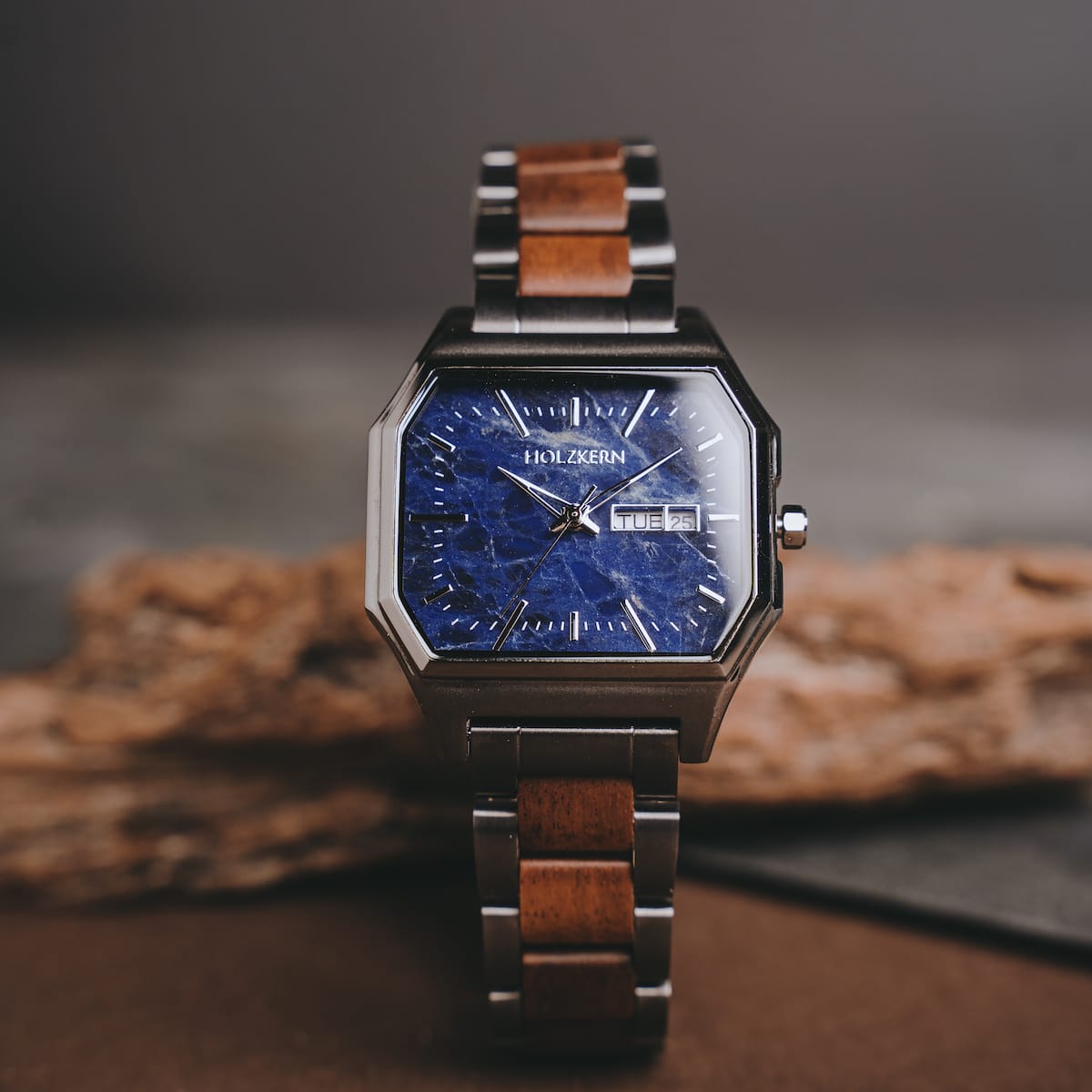 "Moneo" watch with a Koa wood and marble design, featuring a bold blue dial and elegant strap.