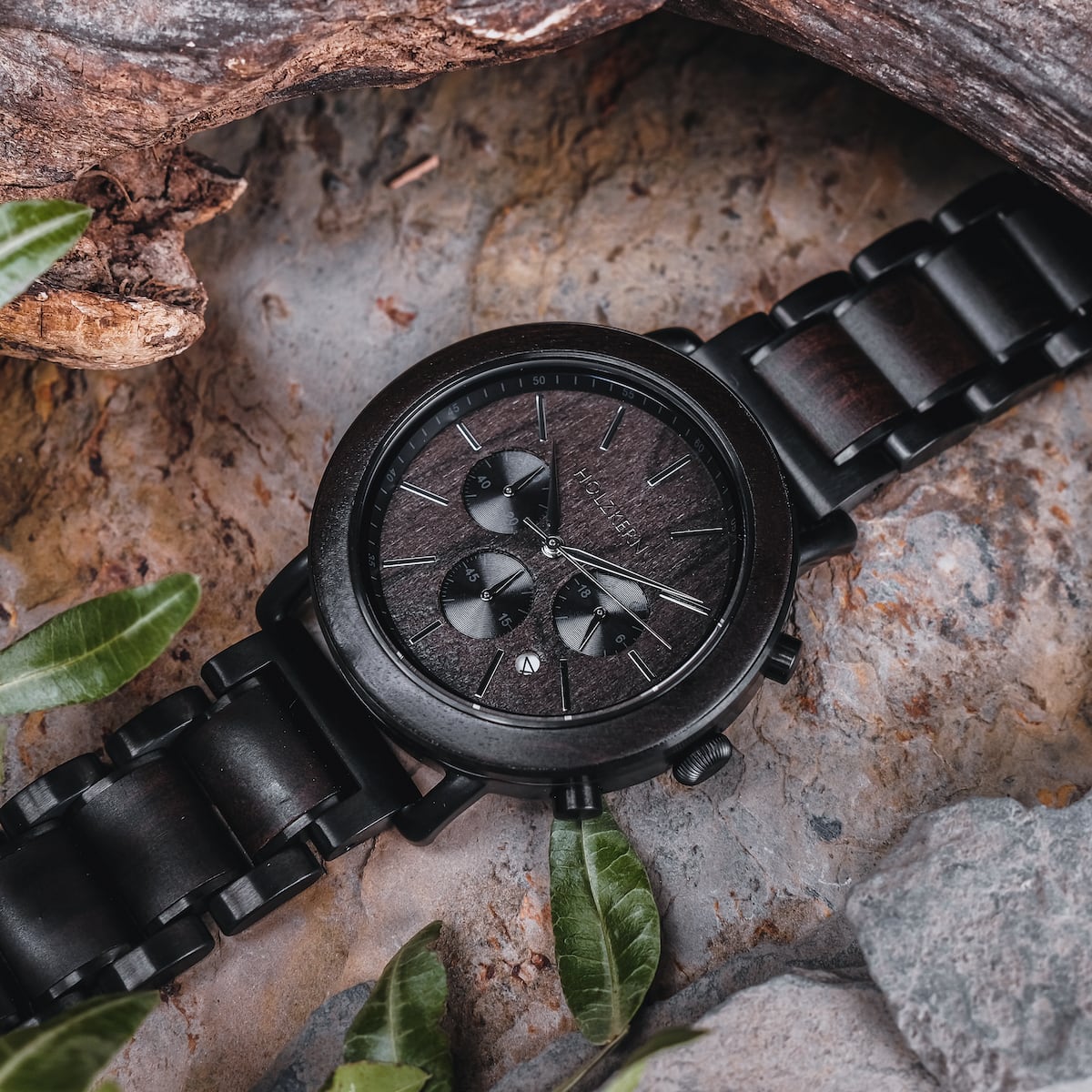 "Piton" watch, featuring a sleek dark wood design and a textured dial for a sophisticated style.