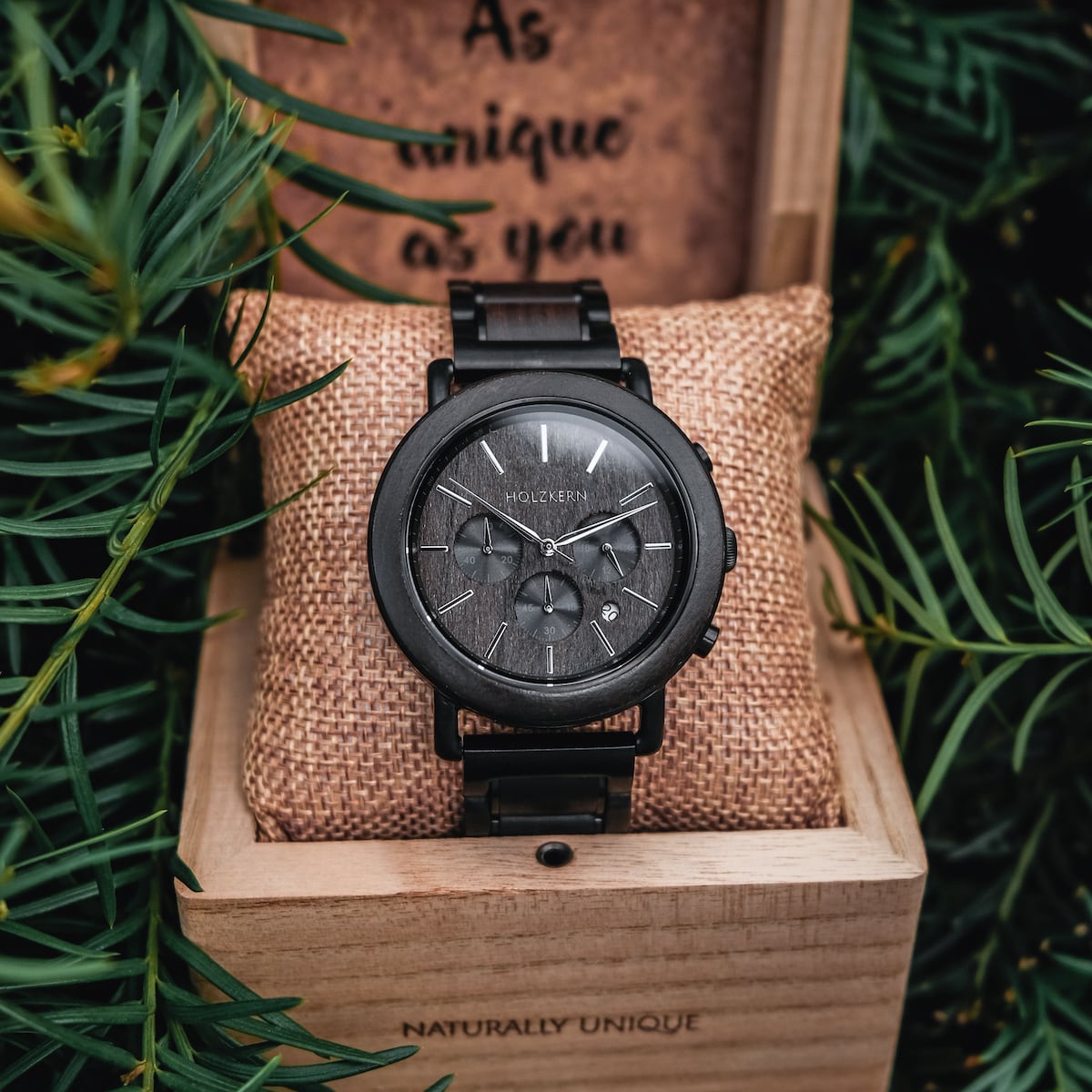 "Piton", a stylish watch with a maple and maple finish, elegantly showcased on a textured background.
