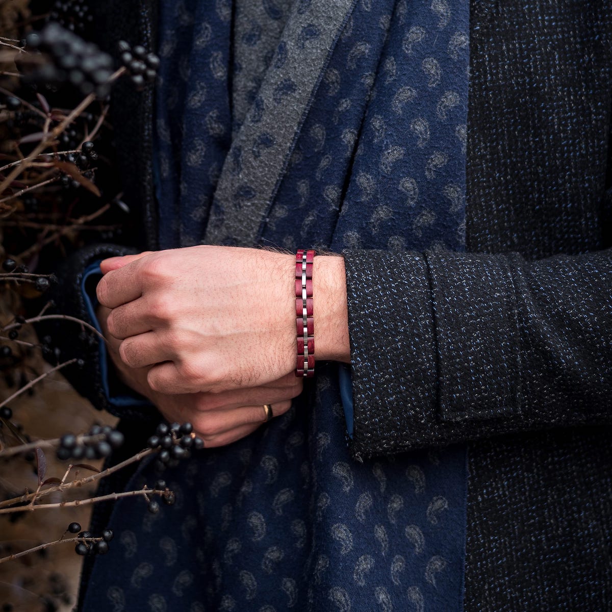 "Fantasia" bracelet in amaranth and silver with a stylish, modern design.