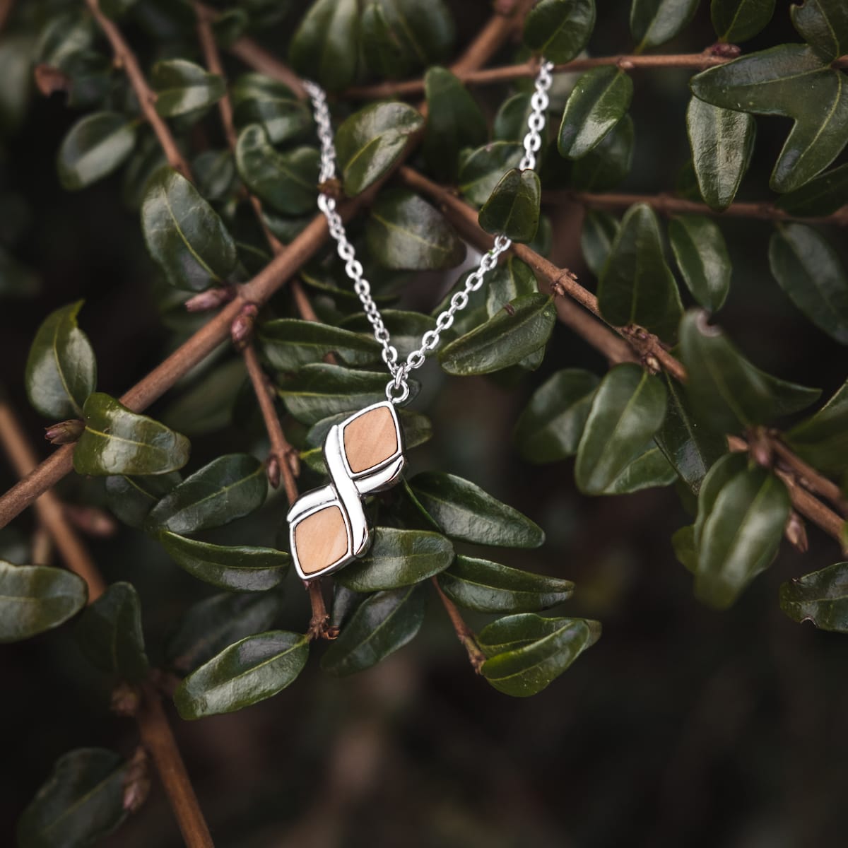 "Mosaic Necklace" necklace in olive and silver with a modern mosaic design.