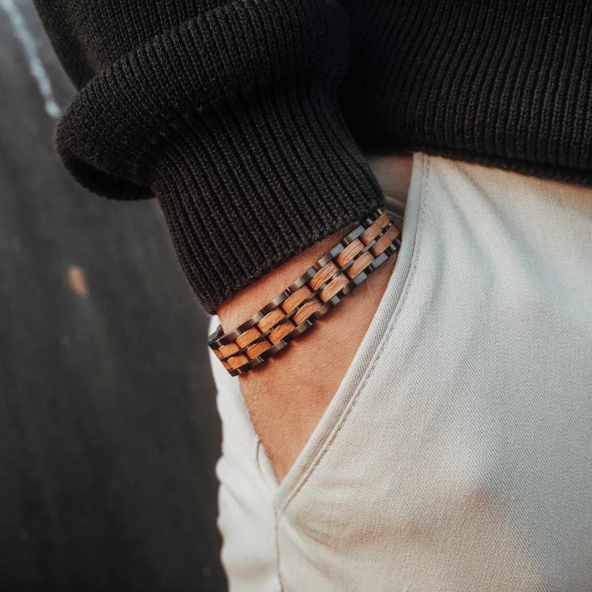 "Kanon" bracelet featuring an oak and gray design for a stylish, modern look.