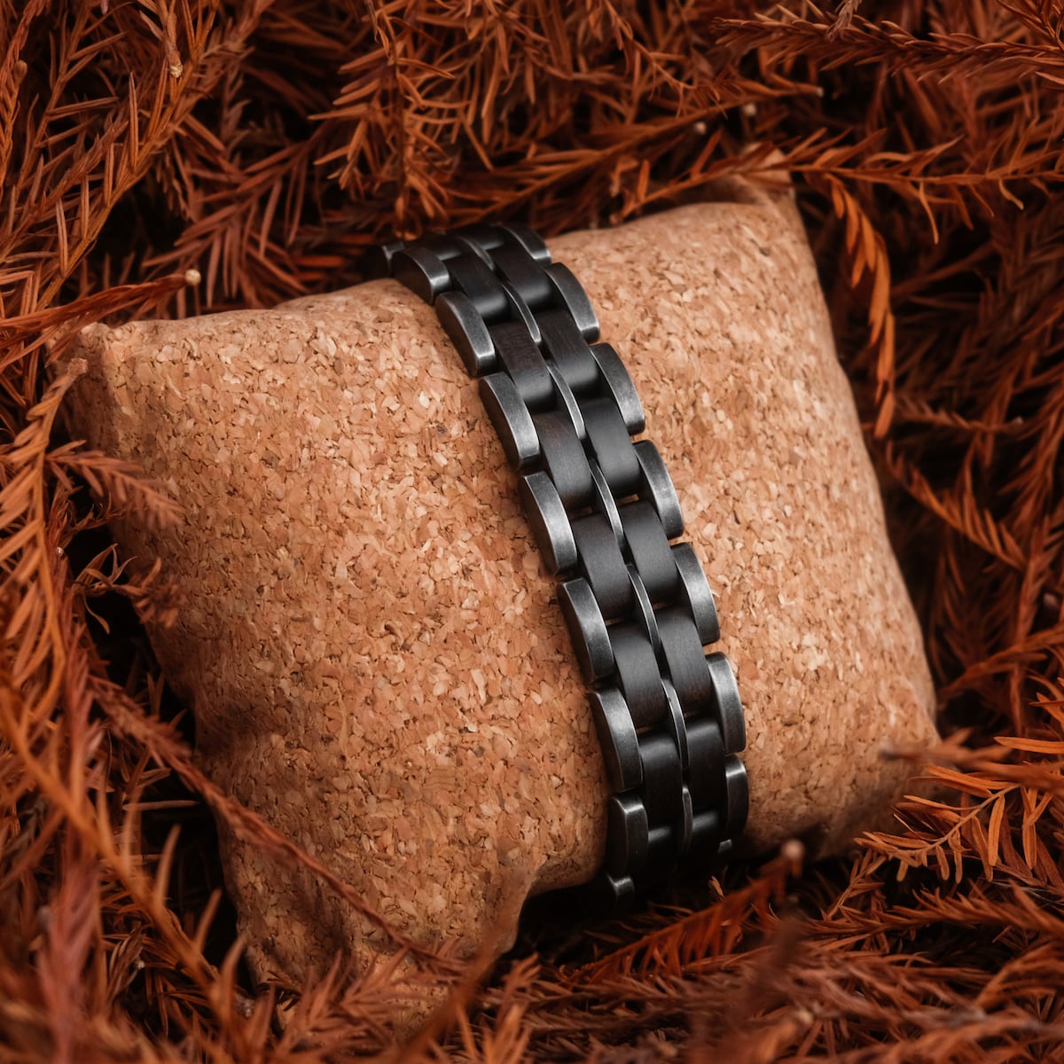 "Kanon" bracelet in maple/antique silver, featuring a sleek, modern design with an elegant finish.