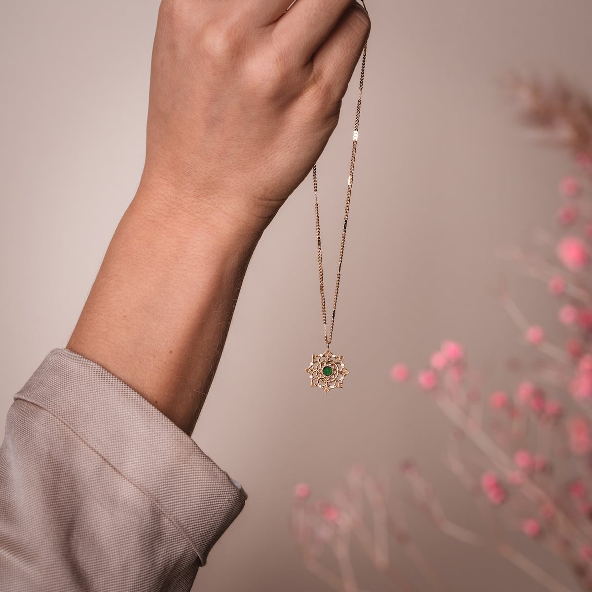 "Aphonia Necklace" necklace with green marble and gold finish, featuring an elegant counterpart design.