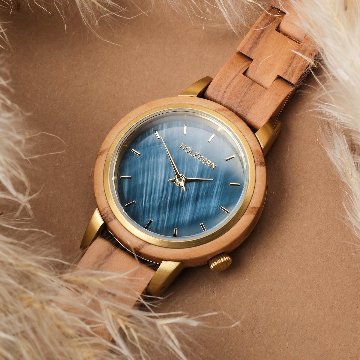 "Antrim" watch with a wooden strap and blue dial, featuring a warm and elegant design.