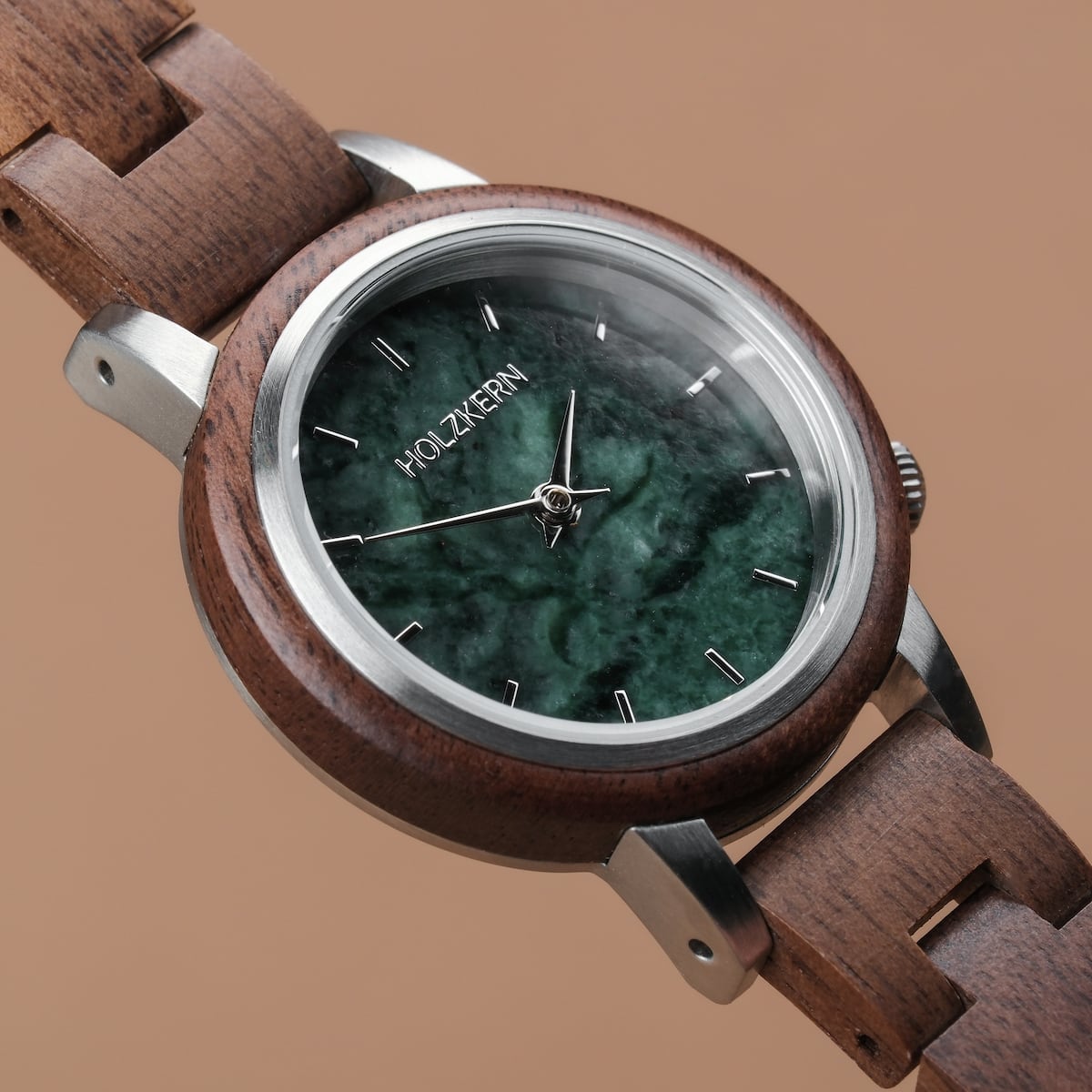 "Anakena", a stylish watch featuring walnut wood and marble accents, with a modern and elegant design.