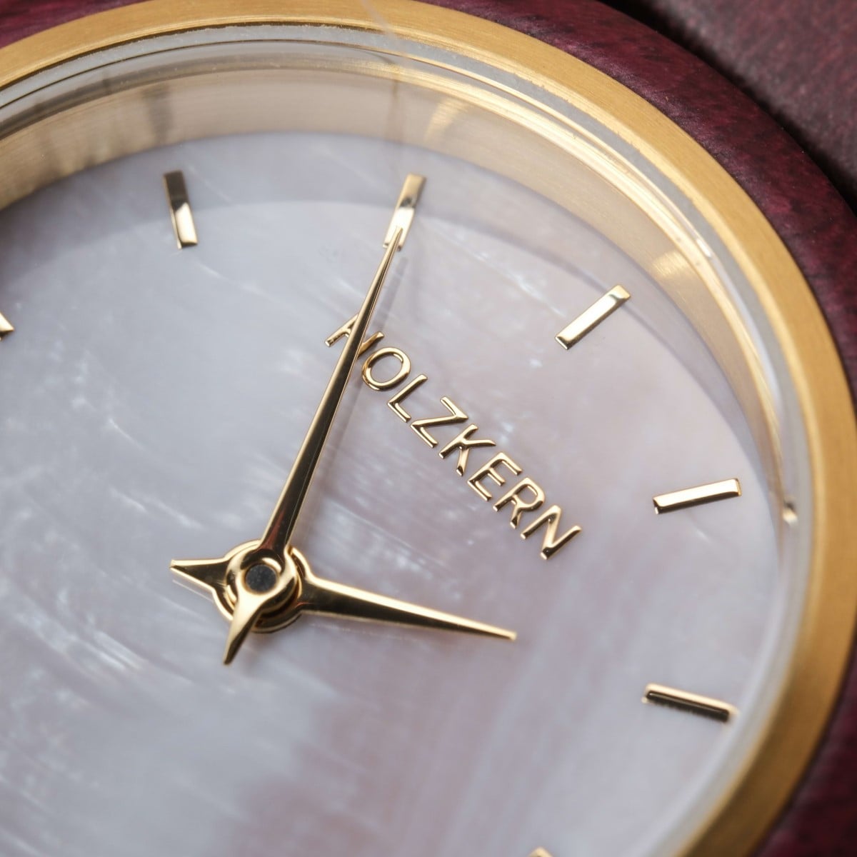 "Napali" watch with a nacre dial and gold accents, featuring a sleek and elegant design.