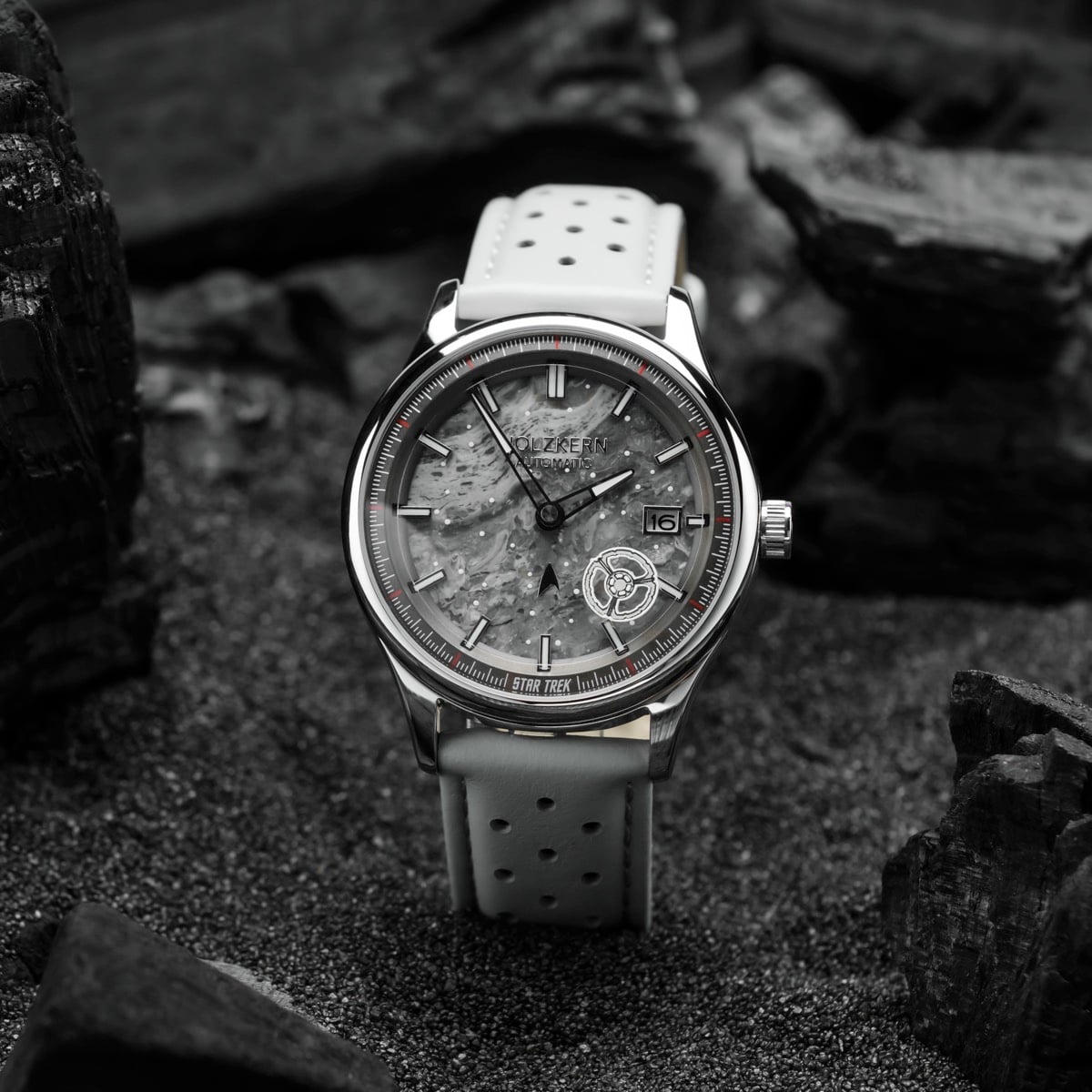 "DS9" watch features a marble-patterned dial and light gray strap, offering a sleek, modern aesthetic.