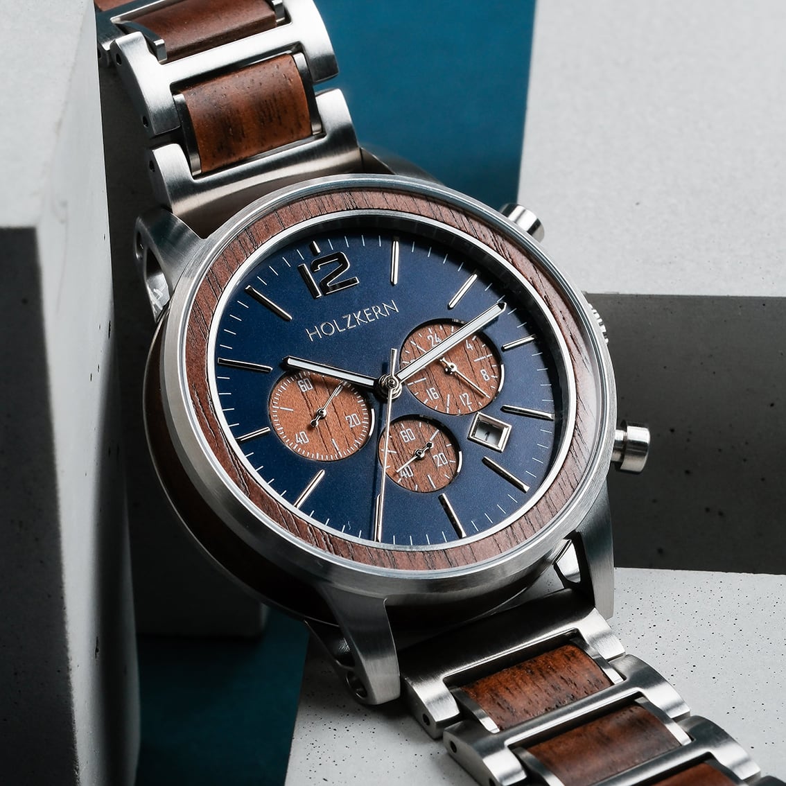 "Oscar" watch featuring a walnut and blue design, blending wood and metal with a modern aesthetic.