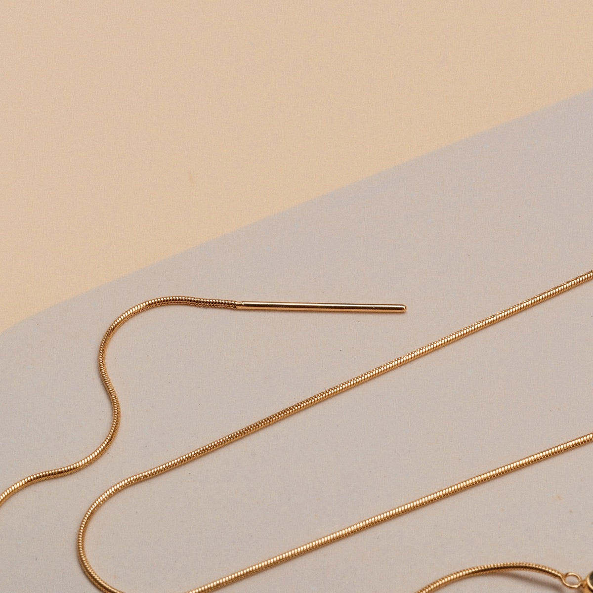 "Charms Necklace" necklace in gold, showcasing a sleek and elegant style.