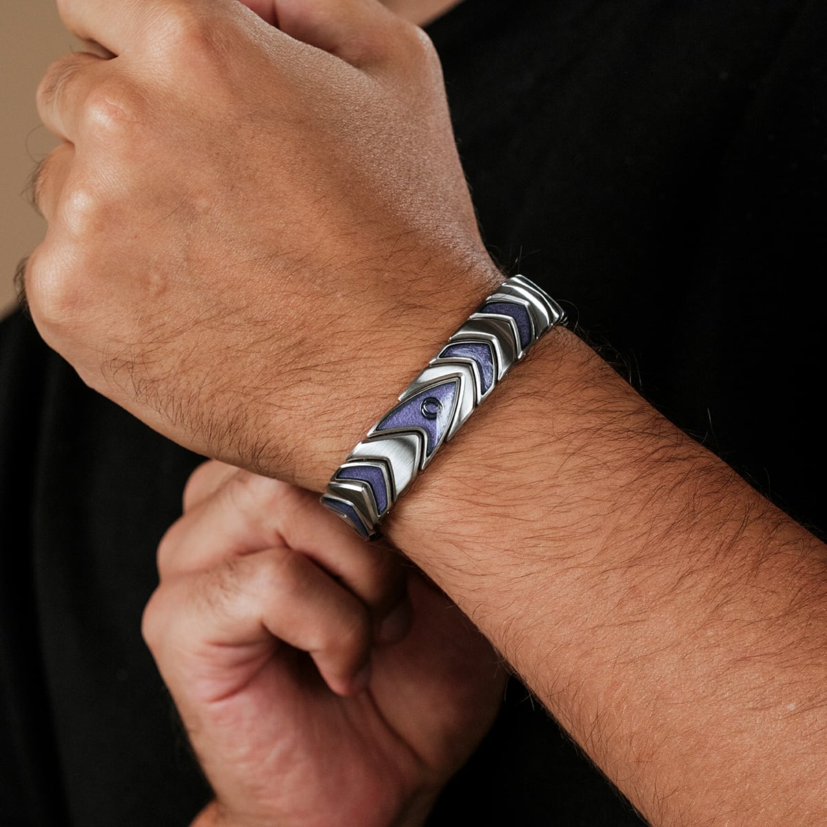"Sciences" bracelet with aventurine and silver, featuring a sleek, modern design.