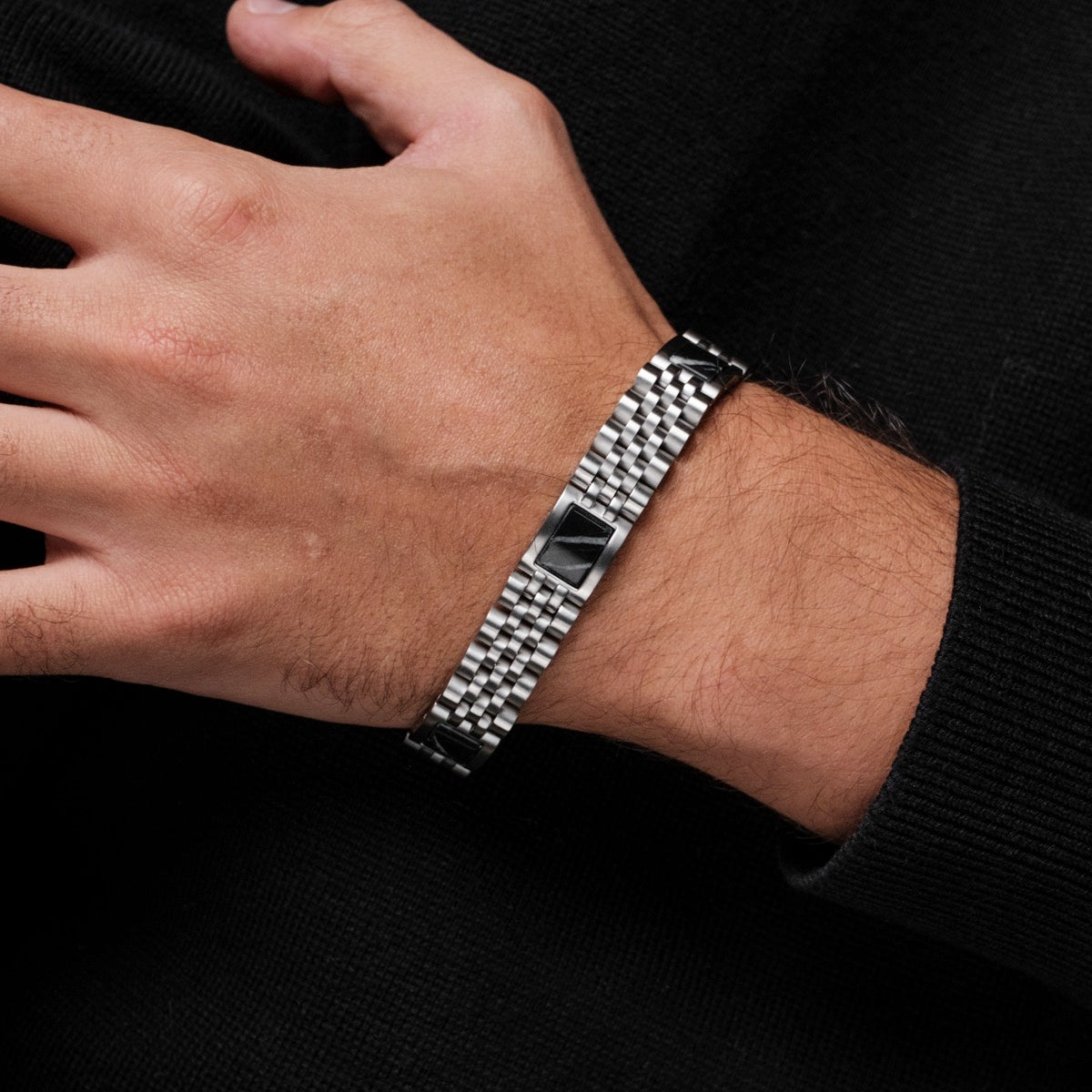 "Pentachord" bracelet in black marble and silver, showcasing elegant and modern style.