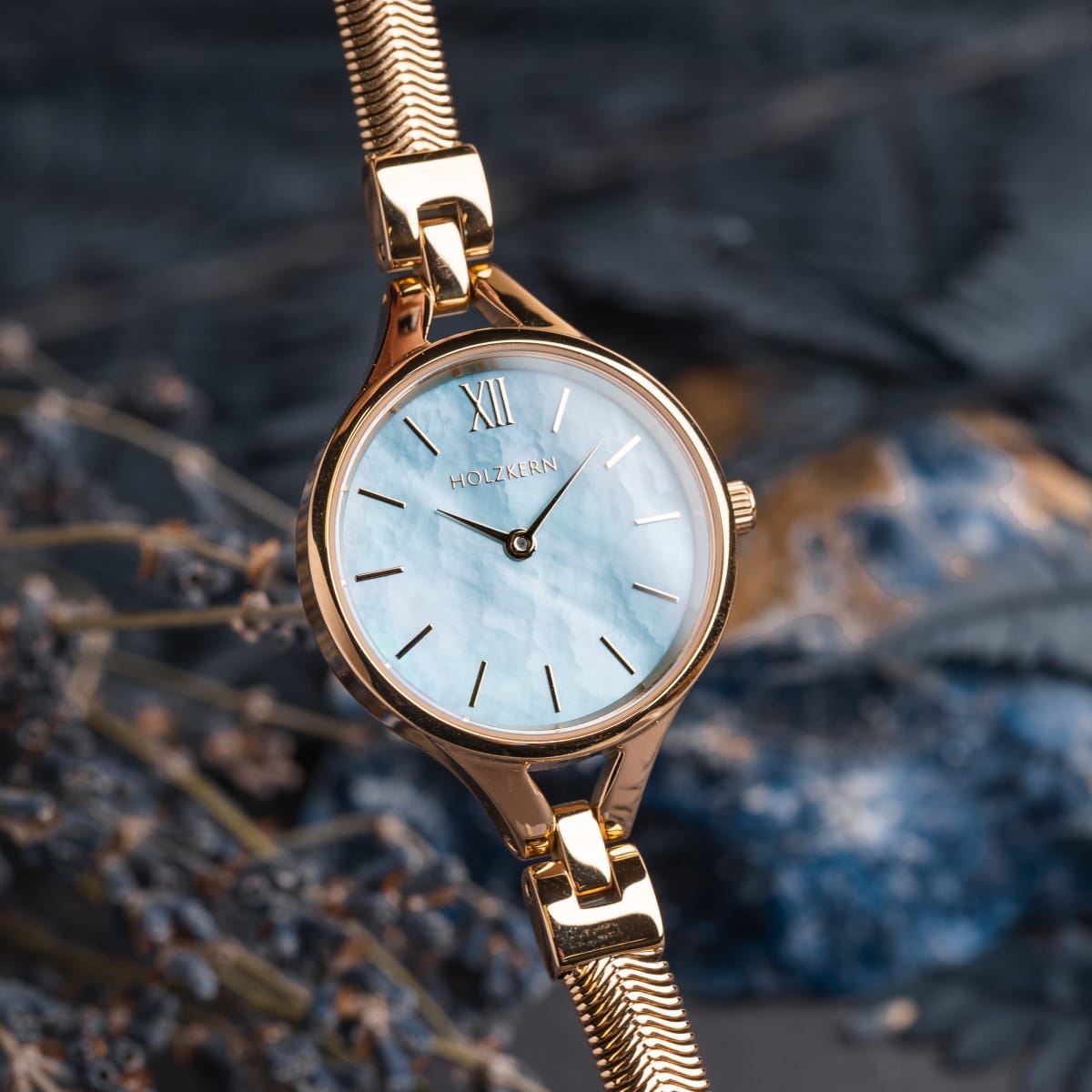 "Shesha" watch featuring a nacre face and gold accents, elegant and luxurious design.