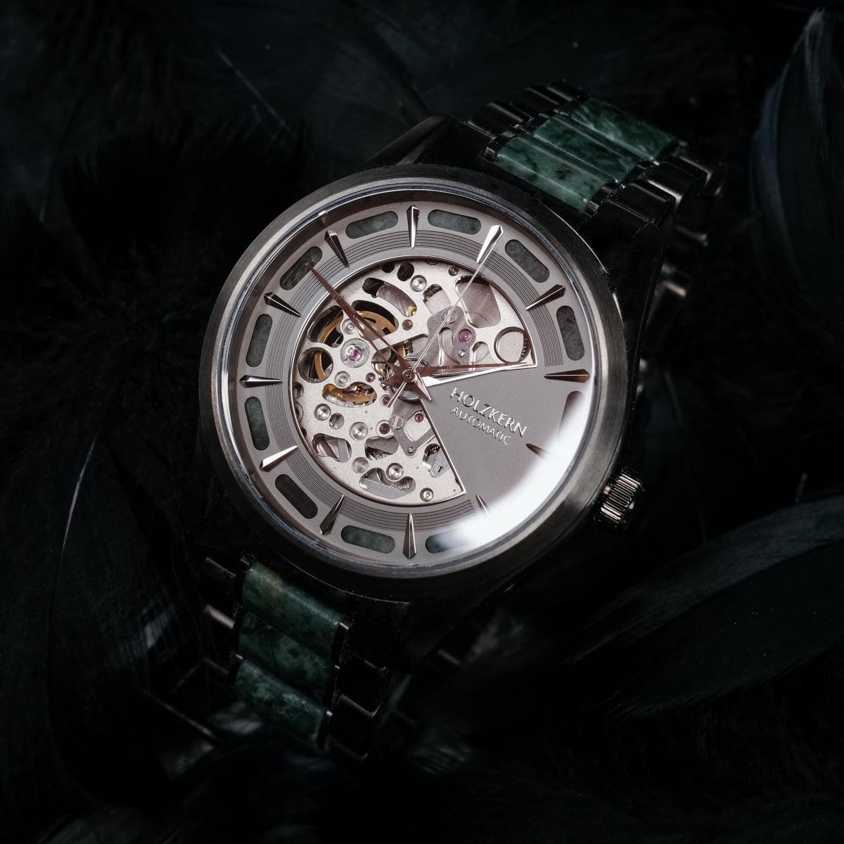 "Acraman" watch with a sophisticated marble and dark gray design.