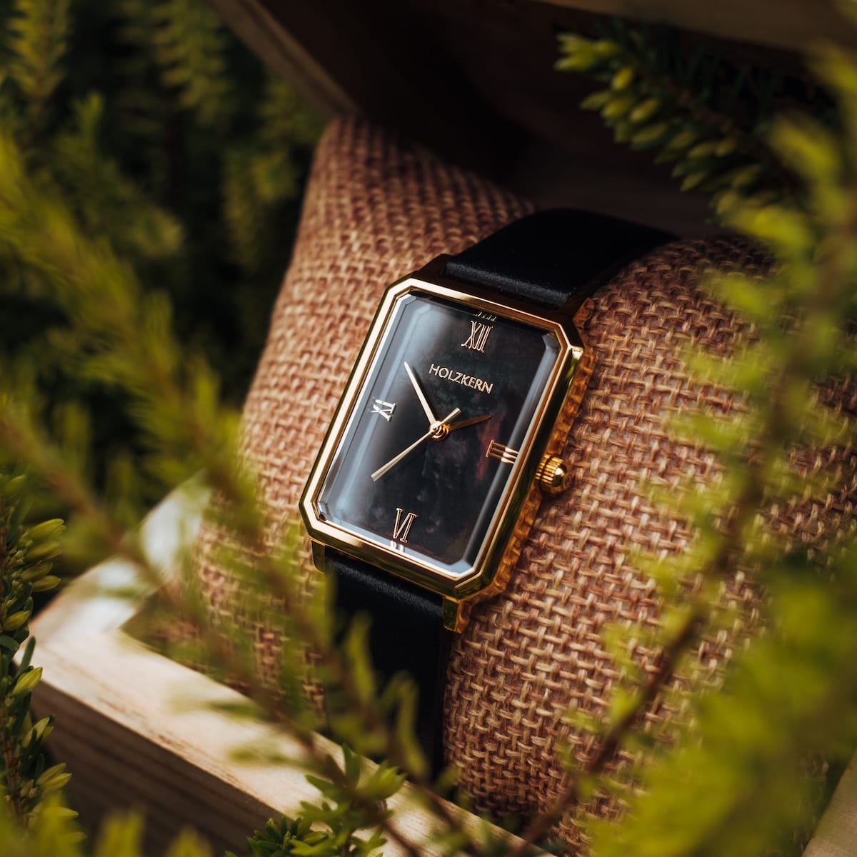 "Auctoritas" watch features a nacre and gold design with a rectangular face, complementing its elegant style.