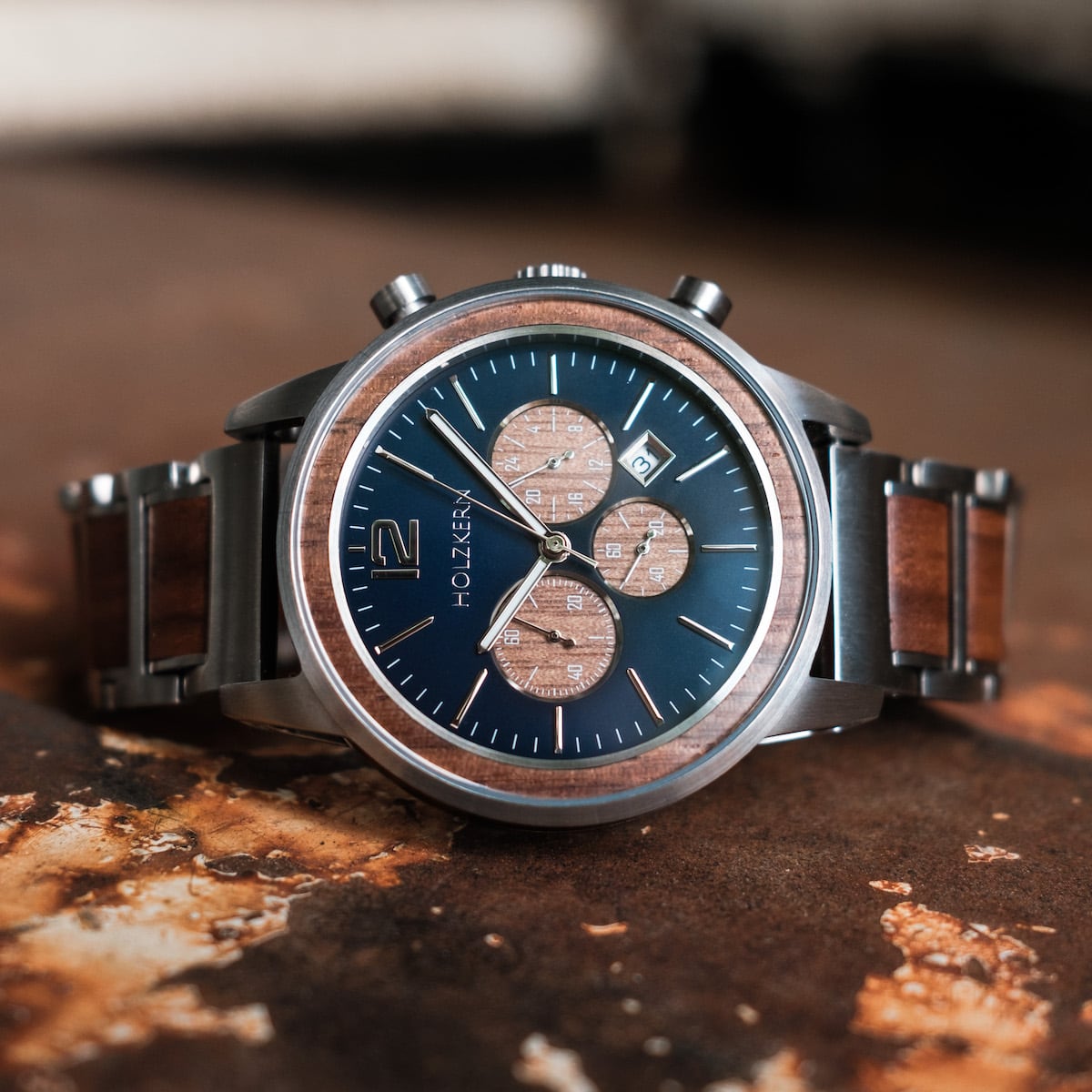 "Oscar" elegant watch featuring walnut accents and a blue dial.