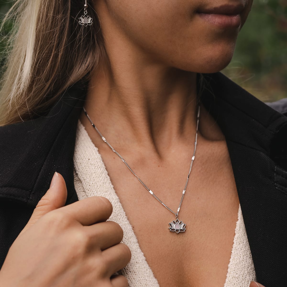 "Balance Necklace", a marble and silver necklace, features a delicate, elegant design.