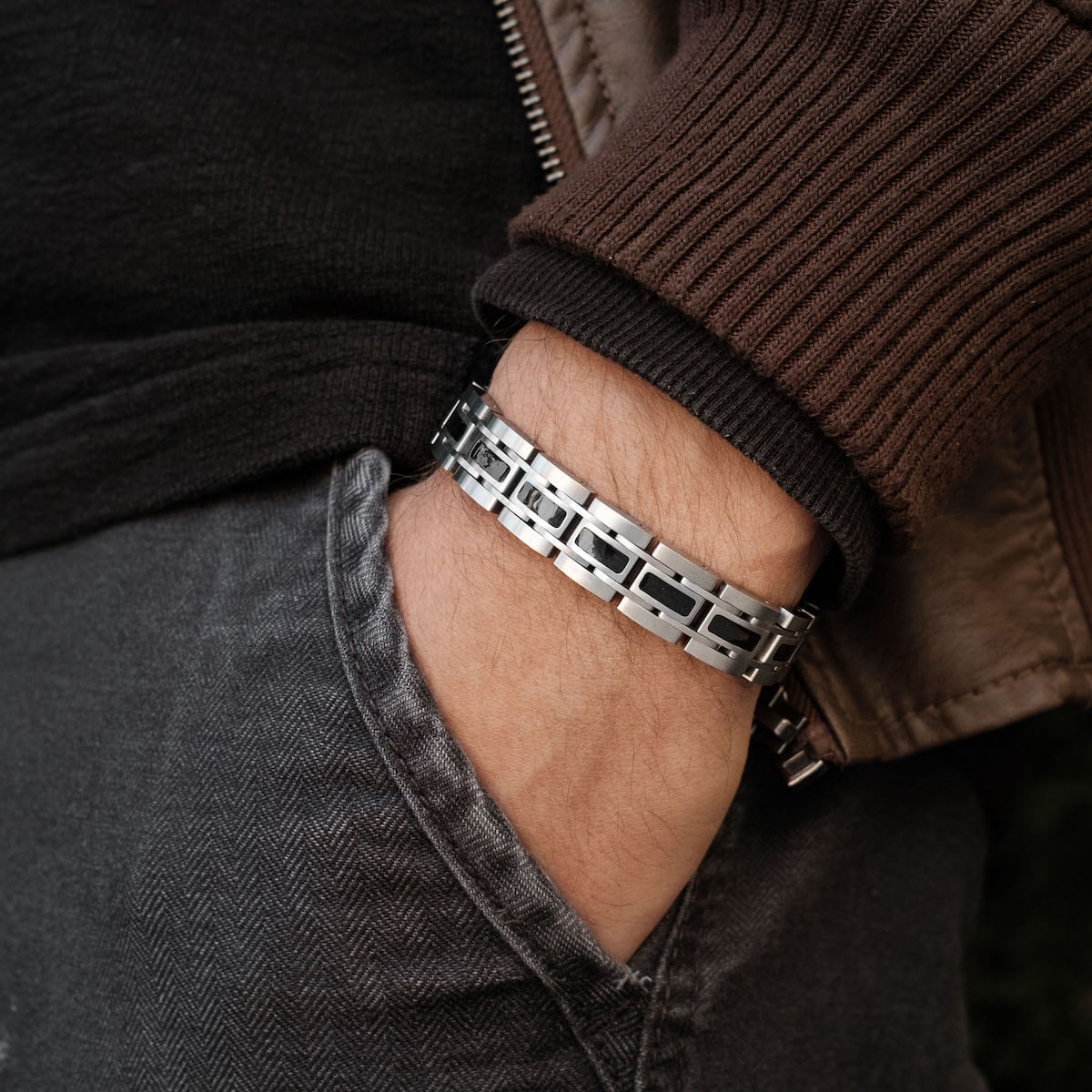 "Tremolo" bracelet showcasing a sleek design in maple and silver tones.