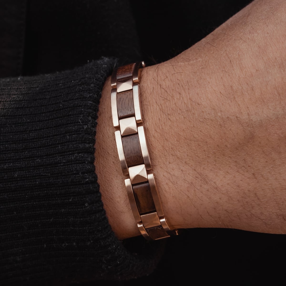 "Rhapsody" bracelet in walnut and rose gold, showcasing a sleek and modern design.