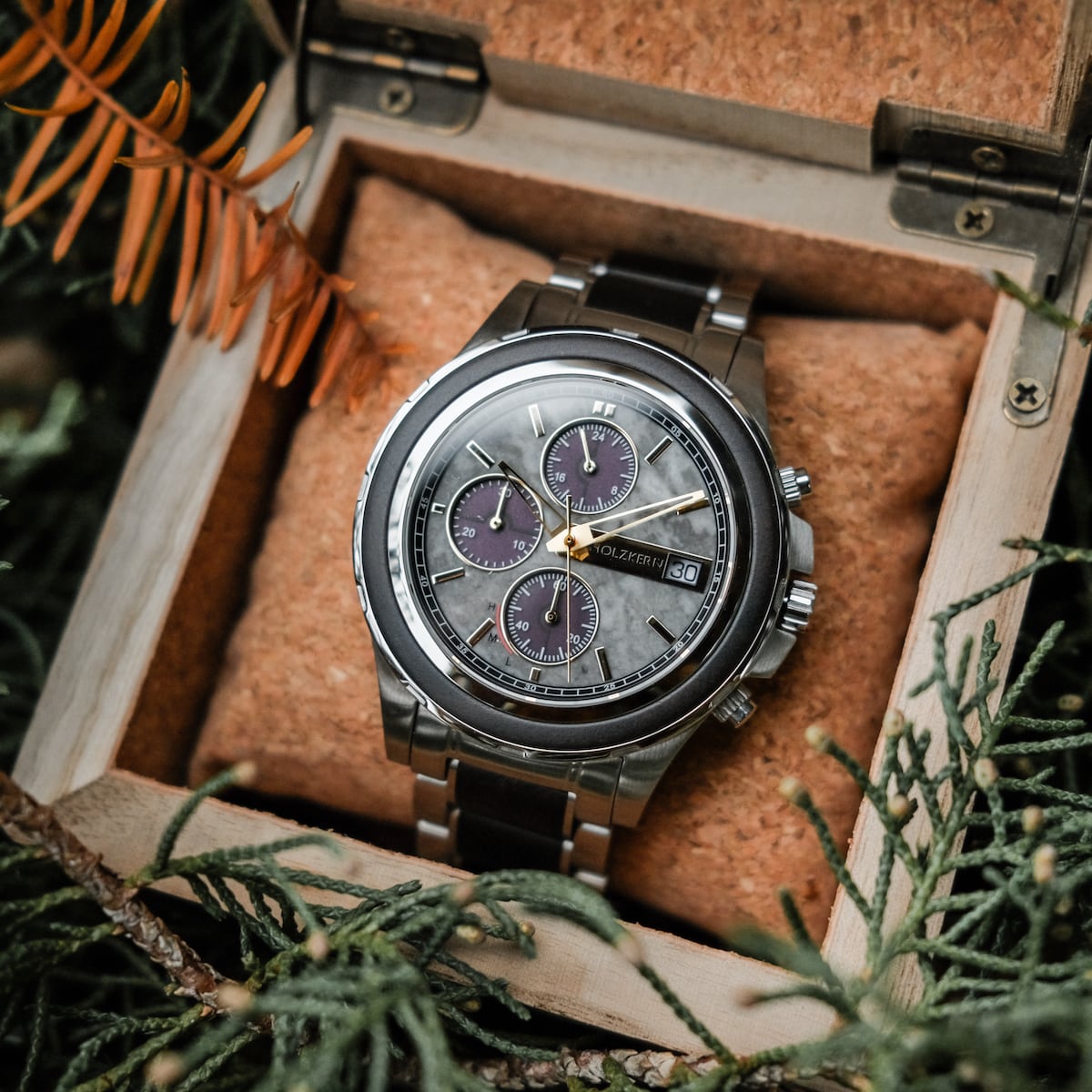 "Cairo" watch featuring a classic design with a maple and marble aesthetic, presented in an elegant wooden box.