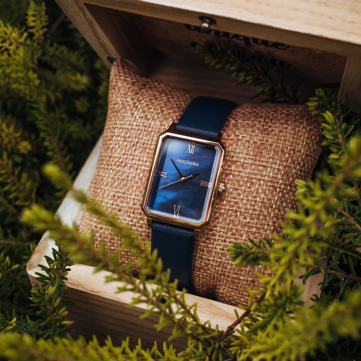 "Sapientia" watch features a rectangular nacre dial in a rose gold frame with a stylish leather strap.