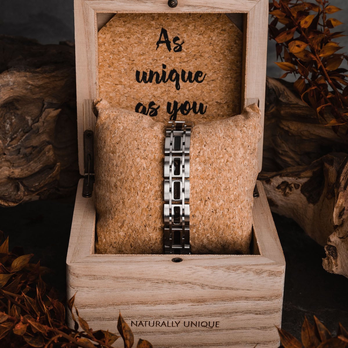 "Tremolo" bracelet, featuring a maple and silver design in a rustic wooden box.