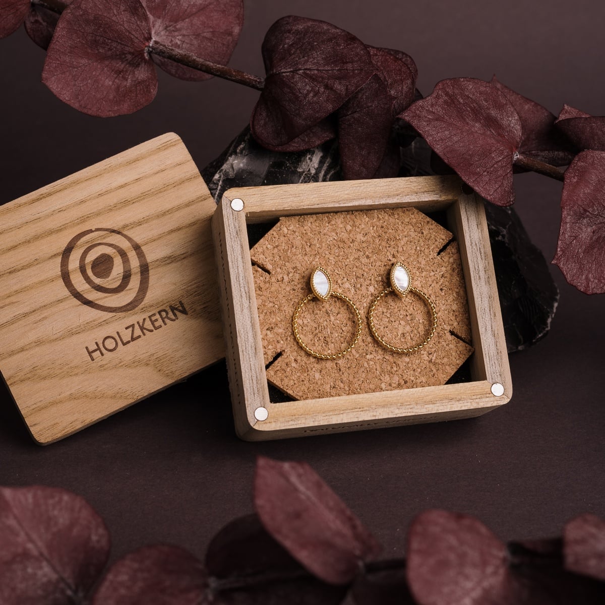 Visual Earrings (White Mother-of-pearl/Gold)