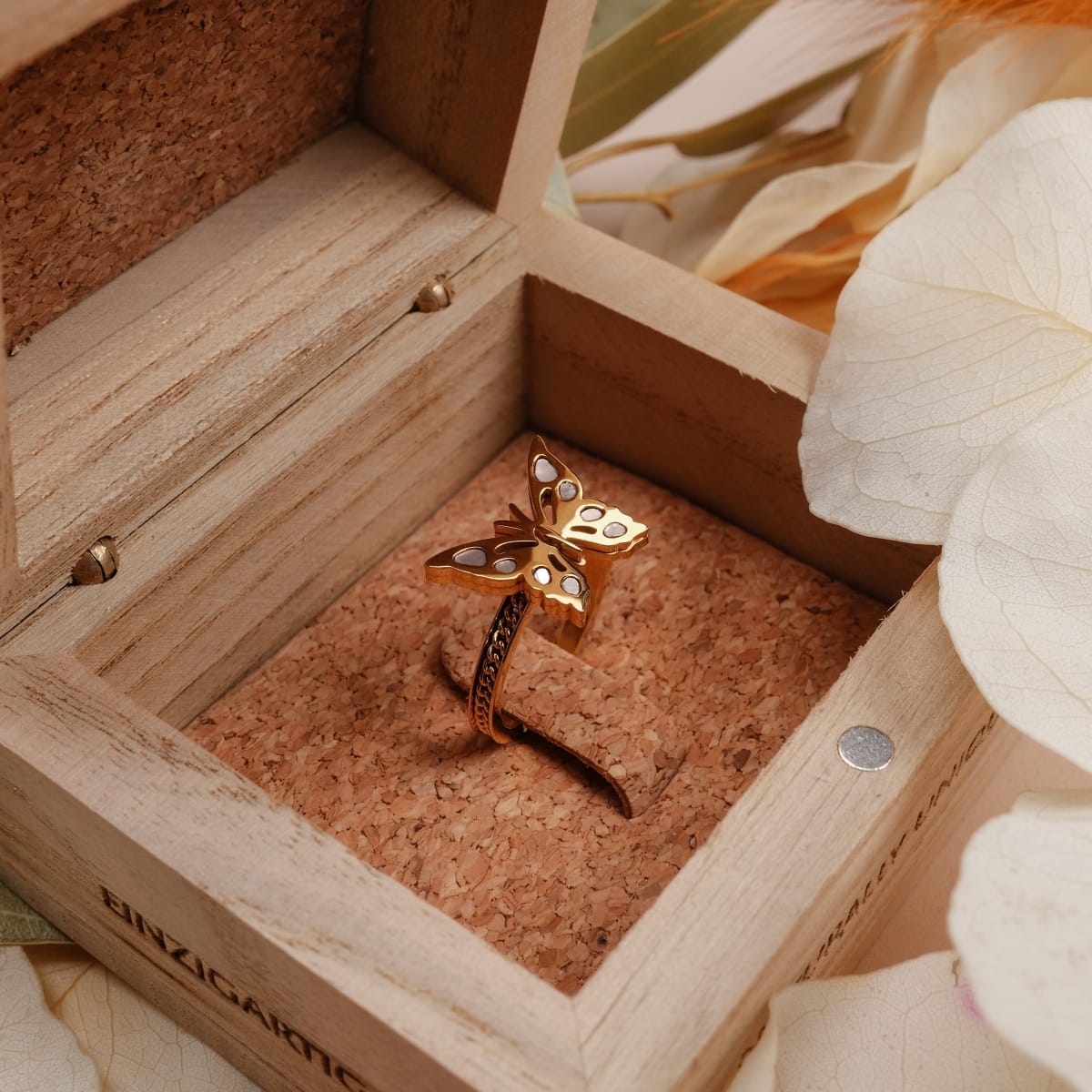 Fritillary Ring (Weißes Perlmutt/Gold)