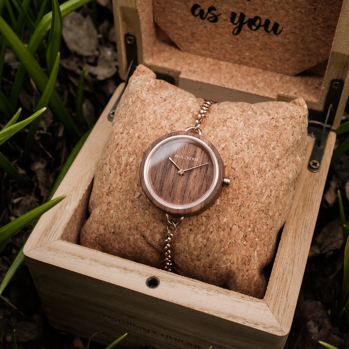 "Leave" watch in Walnut with a natural, elegant design.