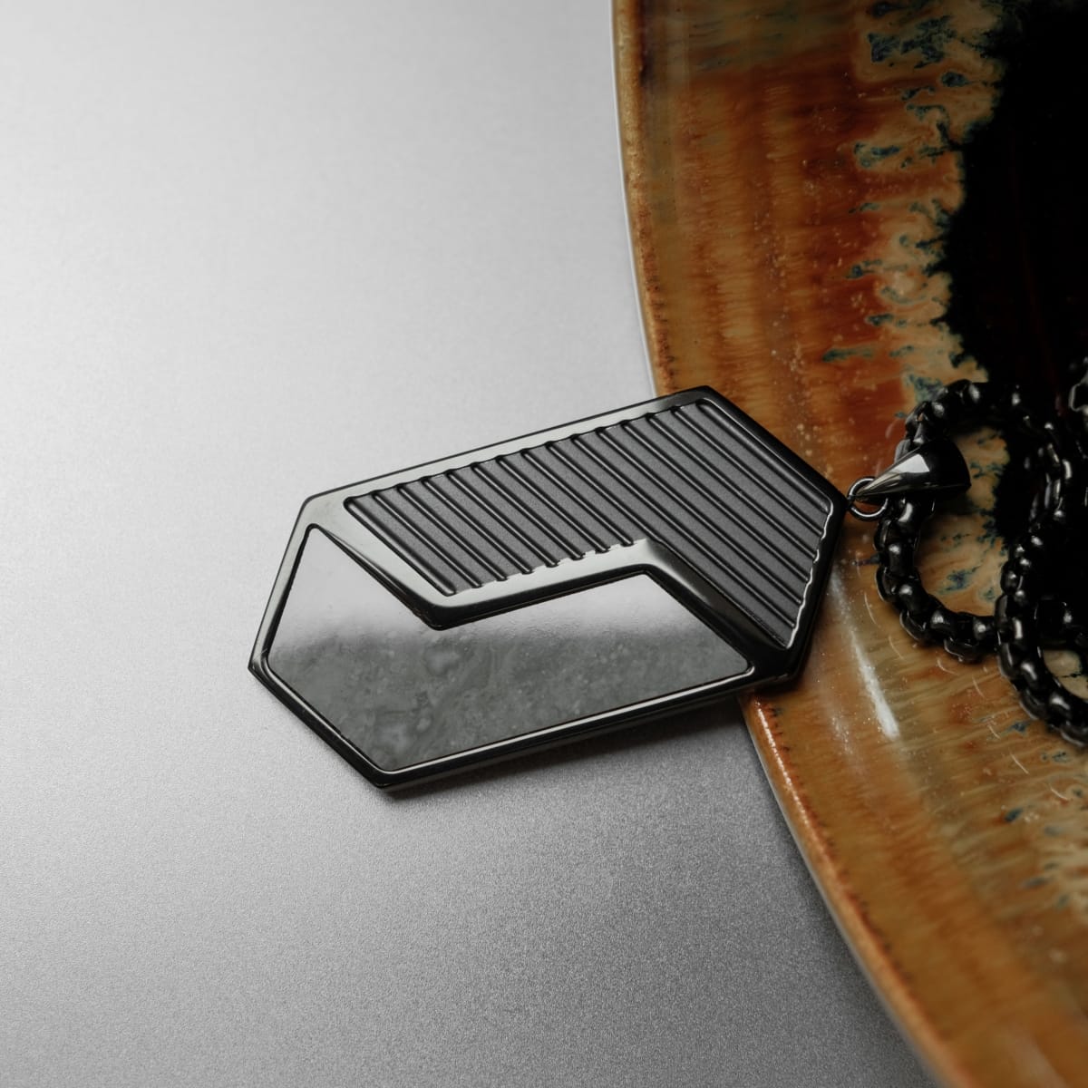 "Zigzag Necklace" necklace featuring a zigzag design in marble and black, exuding a modern and sleek style.