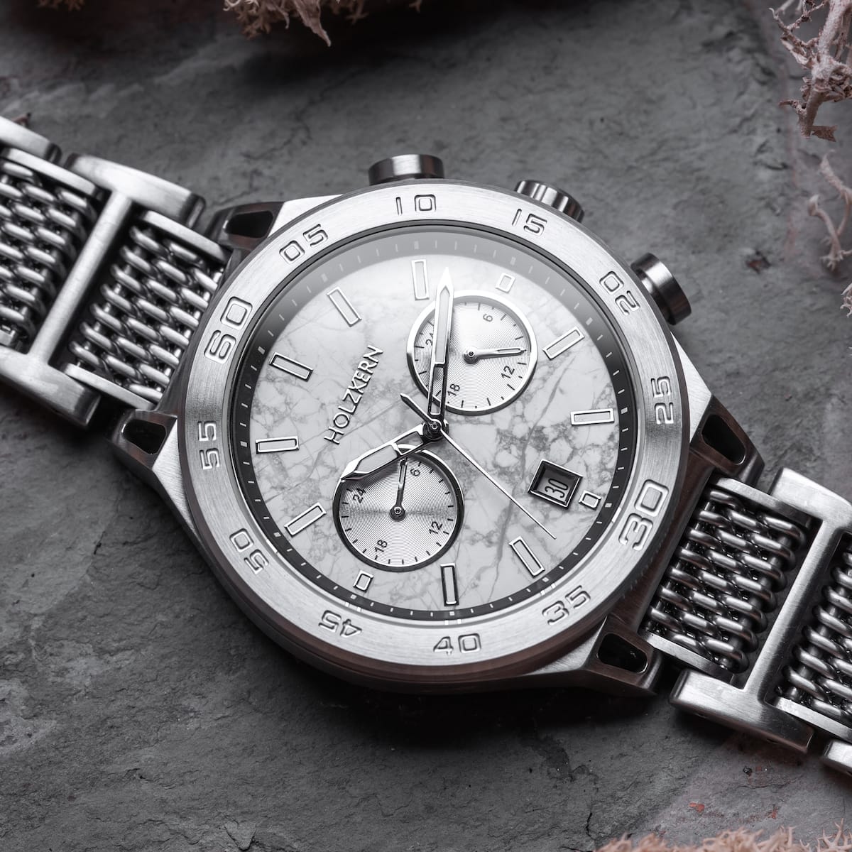 "Elqui", a sophisticated watch with a marble face and silver accents, featuring a sleek and modern design.