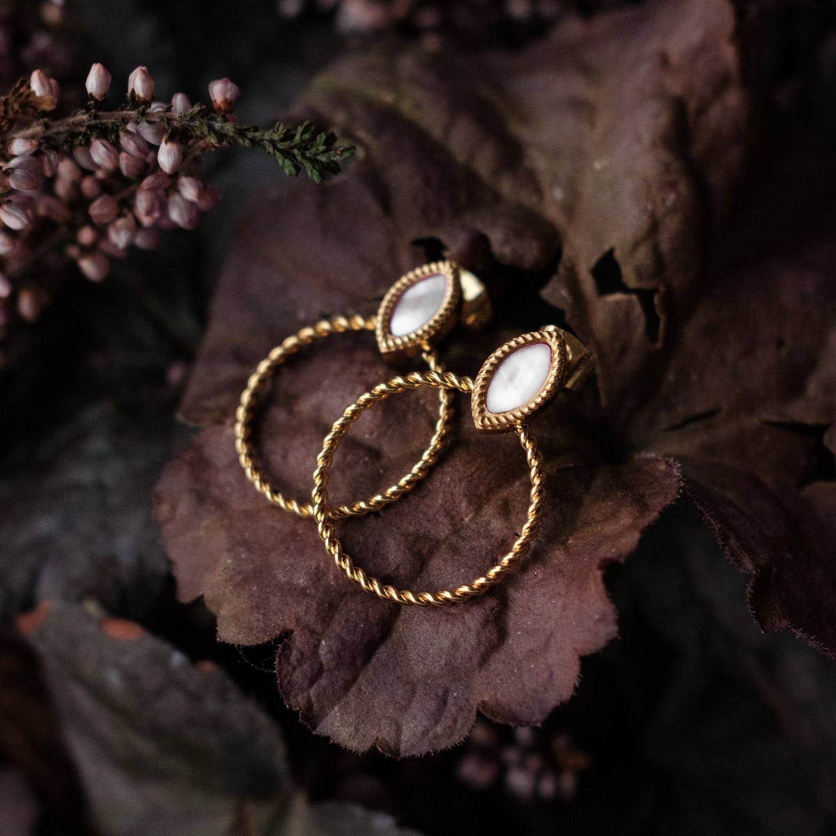 Visual Earrings (White Mother-of-pearl/Gold)