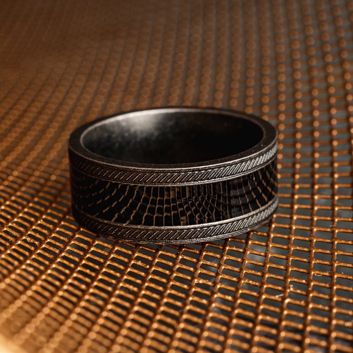 "Countless Ring" ring, crafted in maple and antique silver, featuring an elegant and intricate design.