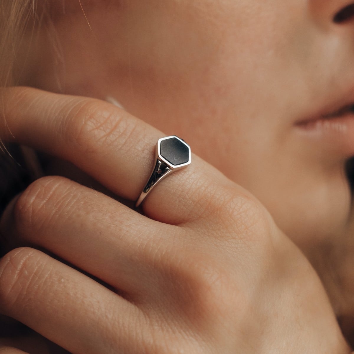 "Facade Ring", a modern ring in marble and silver, showcasing a sleek and minimalist design.