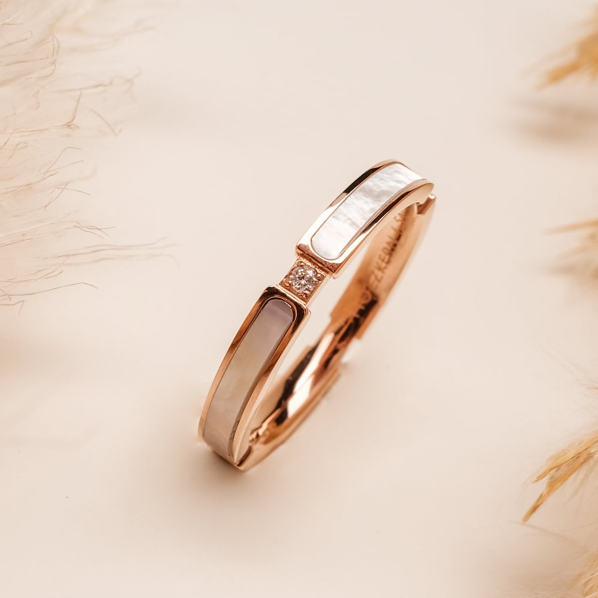 "Campania Ring", a stylish ring featuring nacre inlay and rose gold finish.