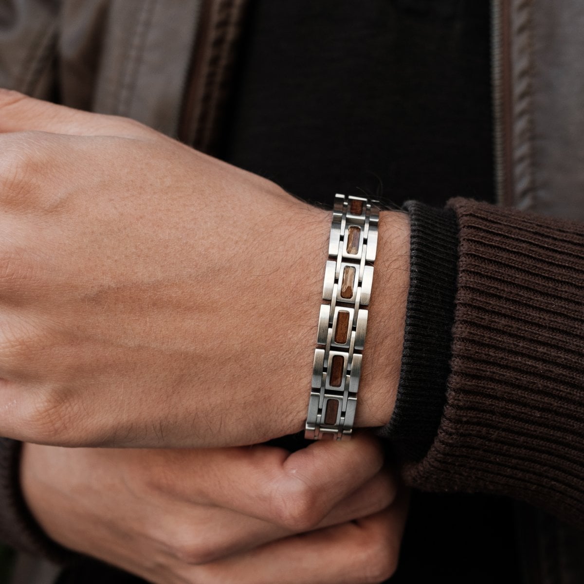 "Tremolo" bracelet featuring a modern walnut and silver design.