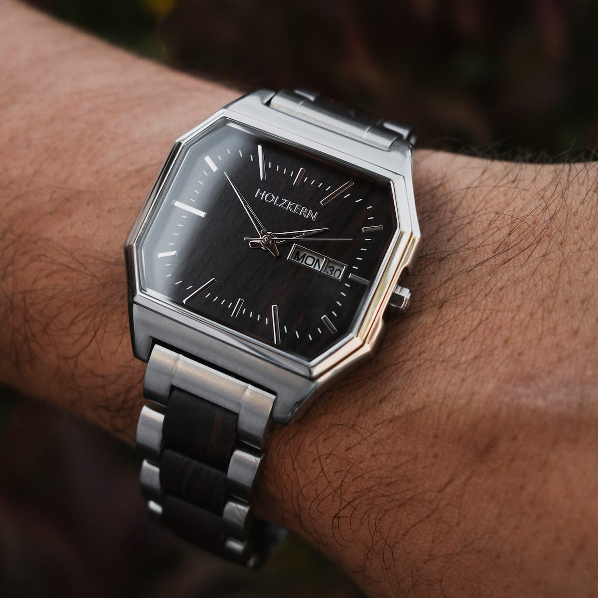 "Kéré" watch featuring a sleek geometric face with maple accents on a sophisticated metal band.