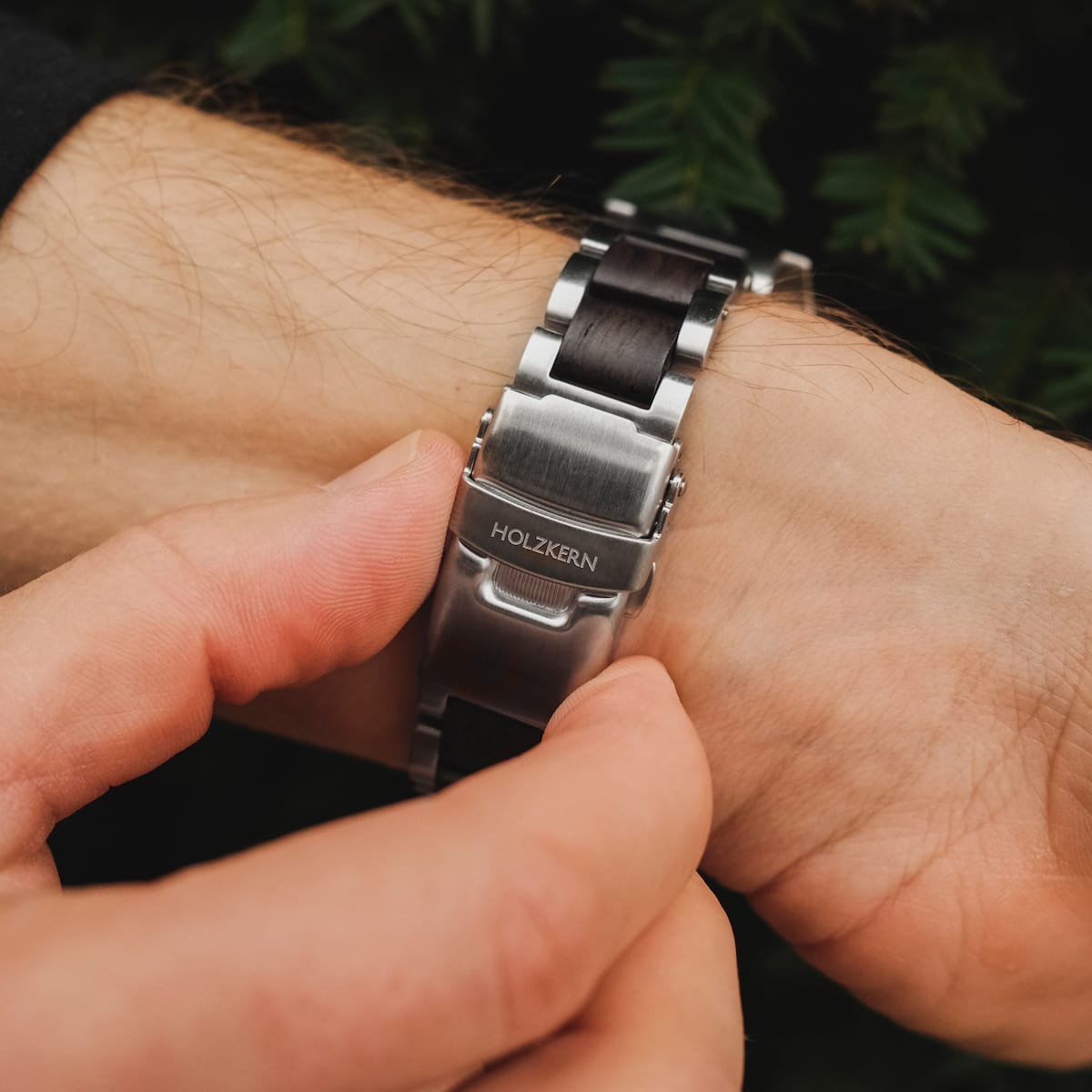 "Kéré" watch featuring a stylish maple finish and stainless steel accents on the wrist.