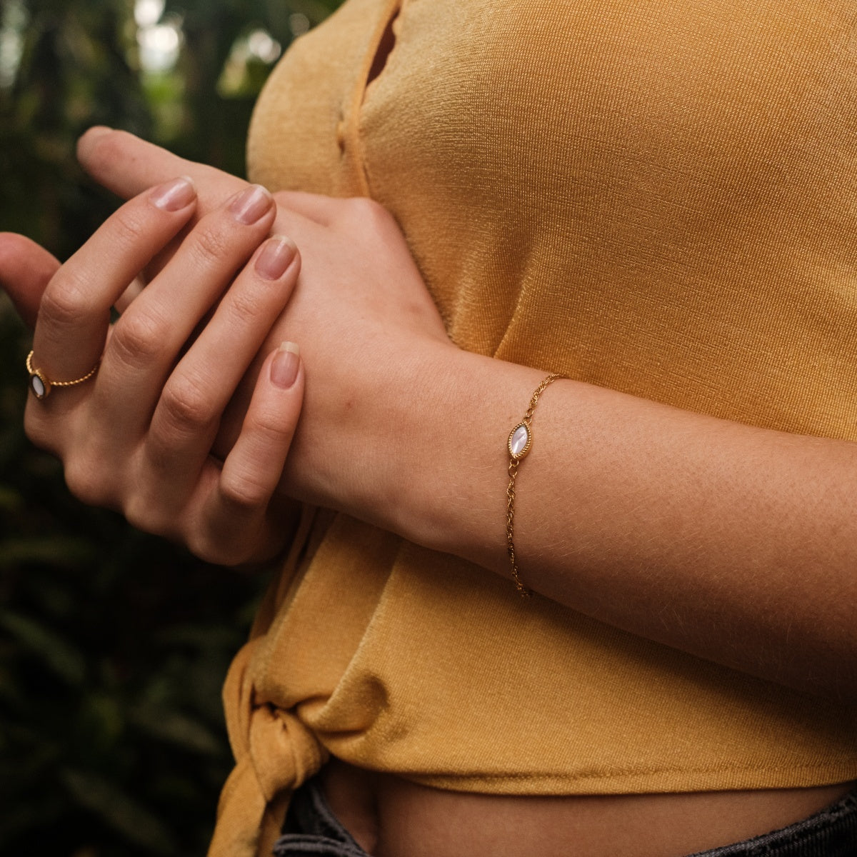 Visual Bracelet (White Mother-of-pearl/Gold)