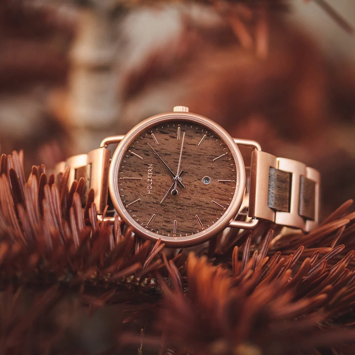 "Belvue" watch with a walnut face and rose gold accents, blending natural and elegant styles.
