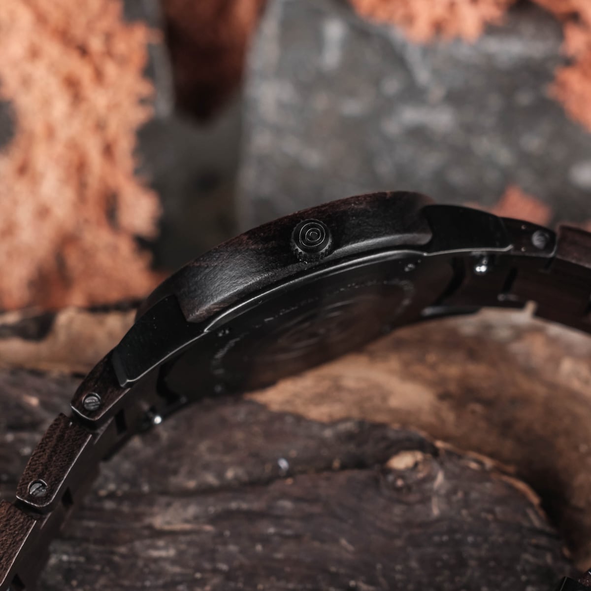 "Carlos" watch, crafted from maple, featuring a sleek silhouette and natural woodgrain finish.