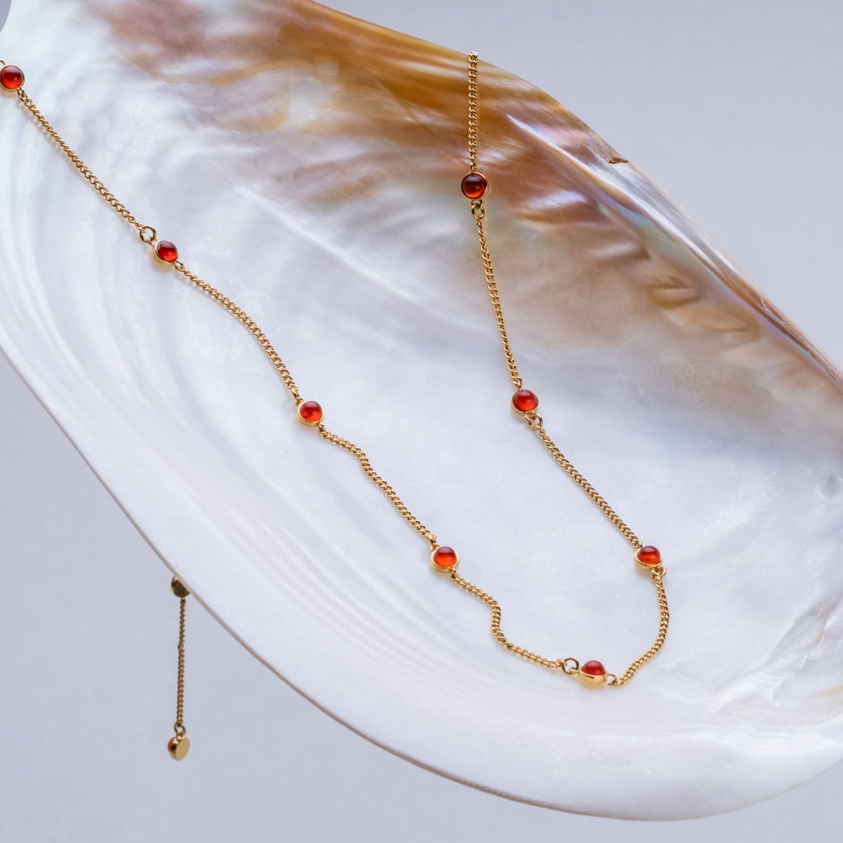 Dewdrops Necklace (Chalcedony/Gold)
