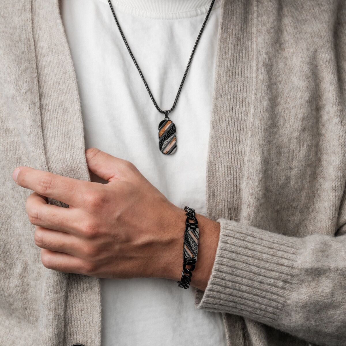 Outlands Necklace (Cork/Black)